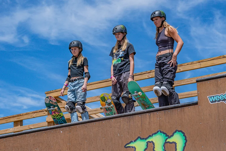 The only way to prepare for a day in the sun is to get your finest black clothing.

<!--tampapro2024day1-->