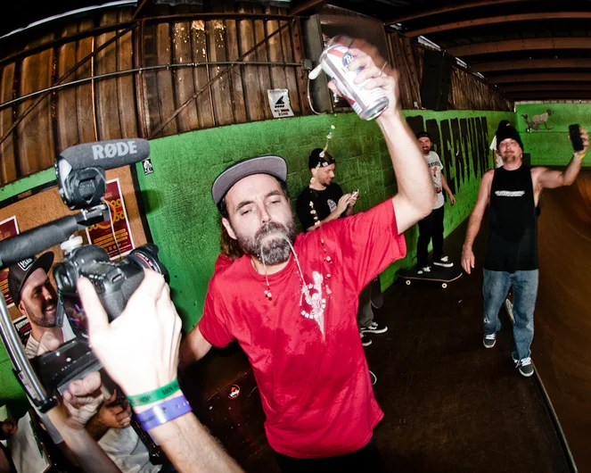 <!--ta14-sd-->

He parties hard!
