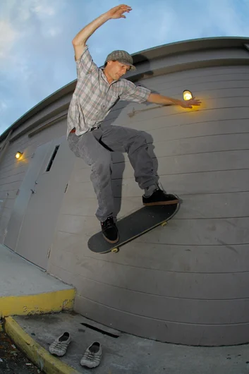 <!-- ffnwinterhavenjan14 -->
As the night began, we hit this wallride spot for Joe behind the Goodwill.