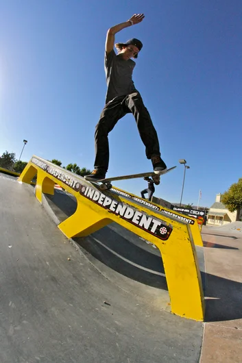 <!--dawwfri-->

Hard tricks and sick style, Alex Hancock shreds. 180 switch nosegrind.