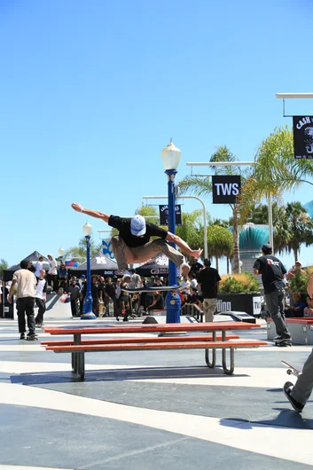 <!--agenda14-->

I think Jake Donnelly could have cleared two tables with this fs flip.




