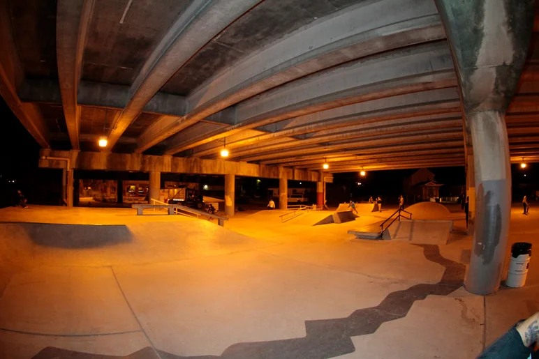 <!--txrt14-->

We made it to Parasite Skatepark in New Orleans after a 12 hour drive. It got dark not long after we got there but lucky it was lit up well.