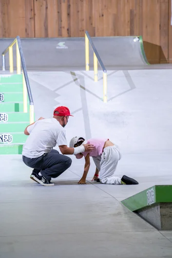 Rino took a spill and was down for a second. Luckily Daisuke was there to help her get back up!

<!--damnamjapan2022day2-->