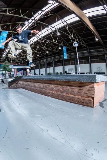 Nollie heel flip crooks from Marco Rey. Check out that catch!

<!--damnamnetherlandsday3-->