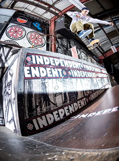 <!--am18openquals-->

Sora Negishi ends the night with a Hardflip Backside Nosegrind.