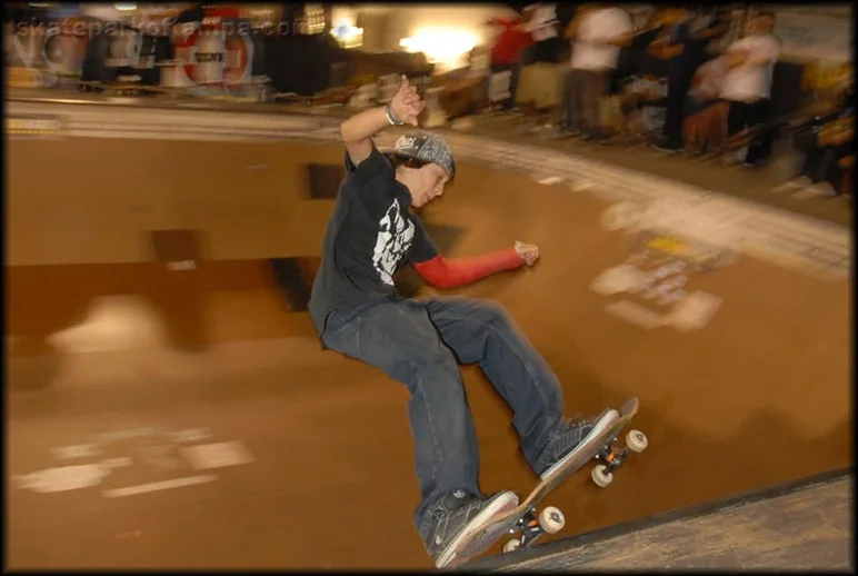 Damn Am Minneapolis 2009<br />
That's Anthony Anaya.  A full blown elbow macaroni cast didn't stop him from skating the Bowl or the Street Contest