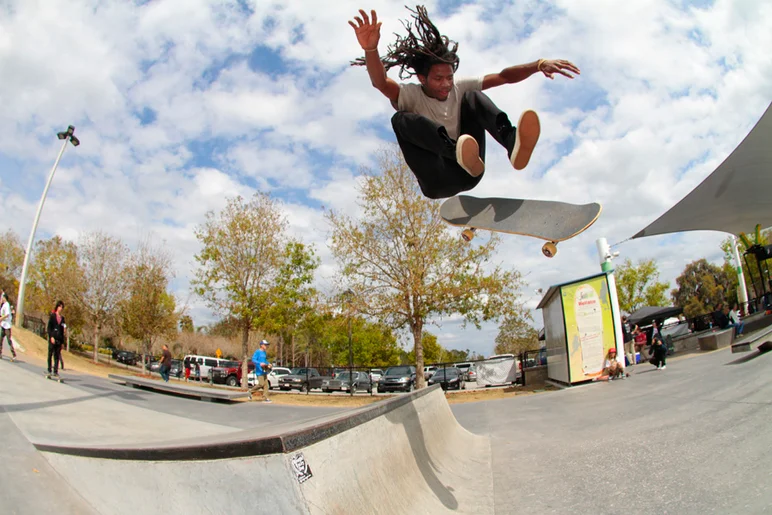 <!--gfl15-->

Derick Wynn Front Shuv with a backwards board.