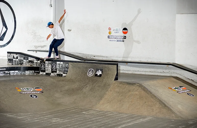 <!--dacm17-finals-->

This gap to Frontside Feeble is insane.