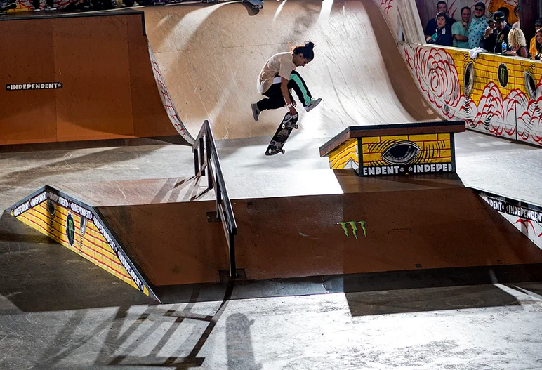 <!--pro18-sat-->

With Style and grace from Russia, Kate Shengeliya Airwalks the box.
