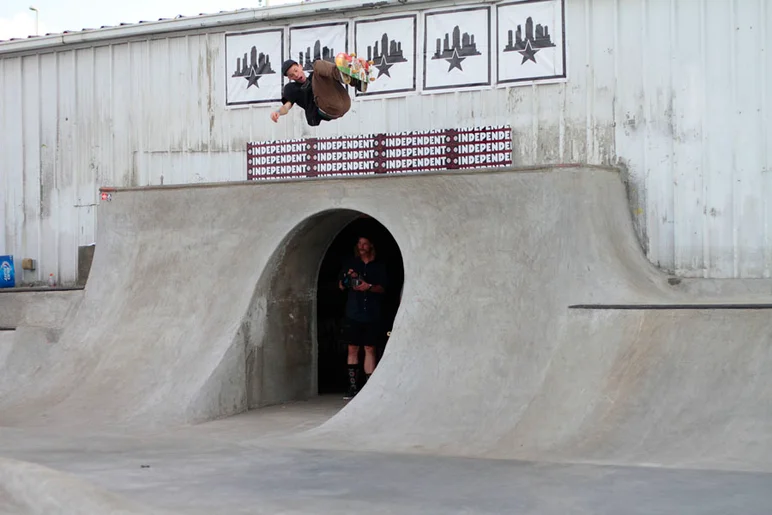 <!--ta14-sn-->

After Qualifiers were over and the Moat Race victims were hosed off, it was time for another cement session out in the courtyard.  This time it was a warmup for the 22 Year Anniversary Party.  Nike SB brought Grant Taylor down from ATL to break this thing in, along with Ishod Wair, Justin Brock, Cory Kennedy, and Karsten Kleppen.  Jake Ilardi was getting in these McTwists almost every try.