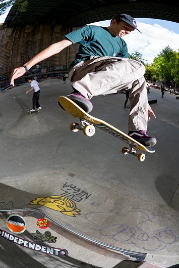 <!--dany19practicephotos-->

Cooper Qua floats one above the madness.
