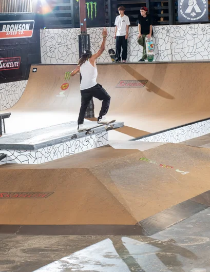 I love a good back noseslide. Especially when the guy doing it is Brandon Turner

<!--tampapro22fridaypractice-->