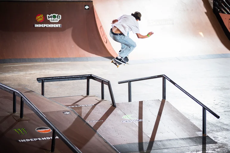 Louie with one of the coolest things we saw all week! Polejam to truck bonk on the
A-Frame rail!

<!--tampapro23day3-->