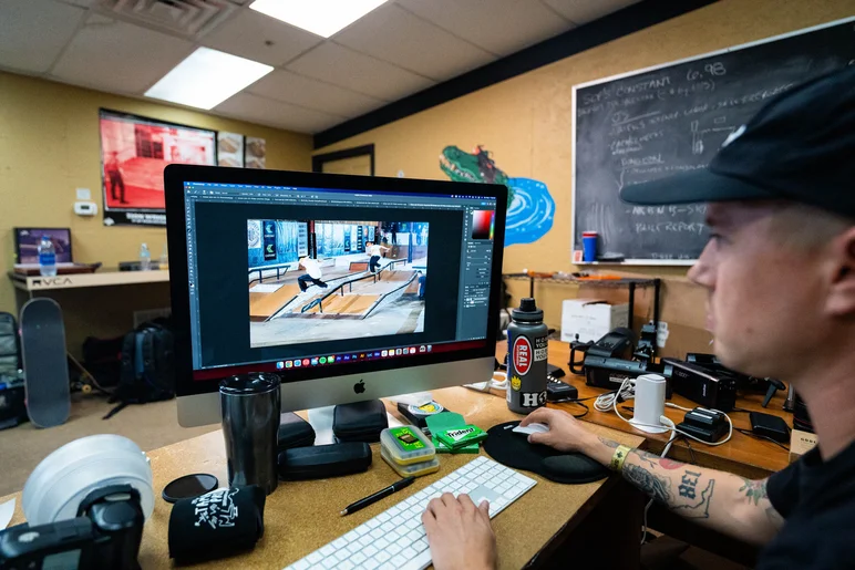 Checking in with Social Media Manager Matt Shail while he edits Jamie Foy's photo from Indy Best Trick

<!--tampapro22finals-->