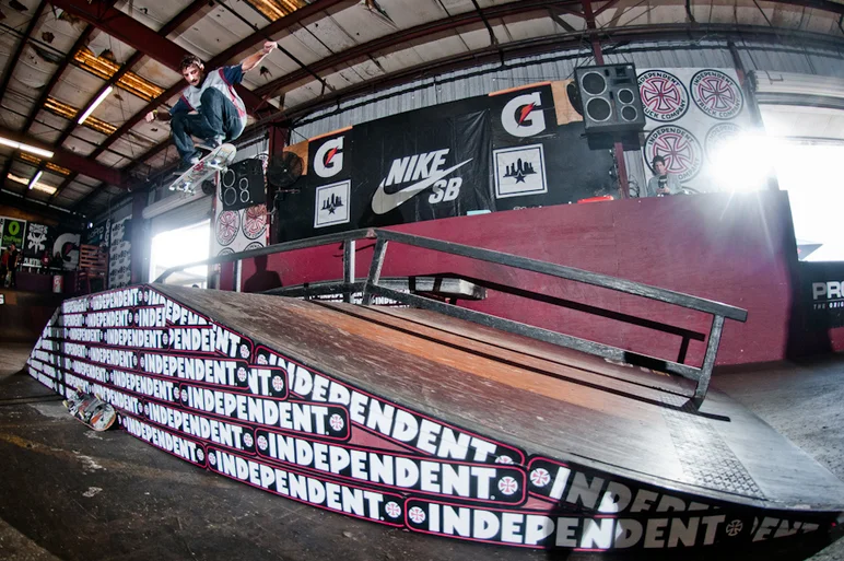 <!--ta14-sd-->

Golden Ticket winner of the day Carlos Iqui with a nollie flip!