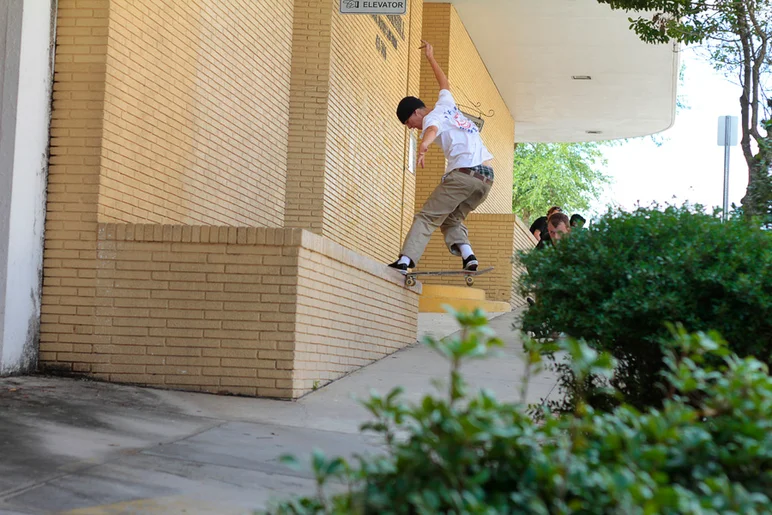 <!--conshaines-->

If you know Brandon you know he’s really good, like ALL TERRAIN good. Brandon Starr FS Nose Slide in a line. 