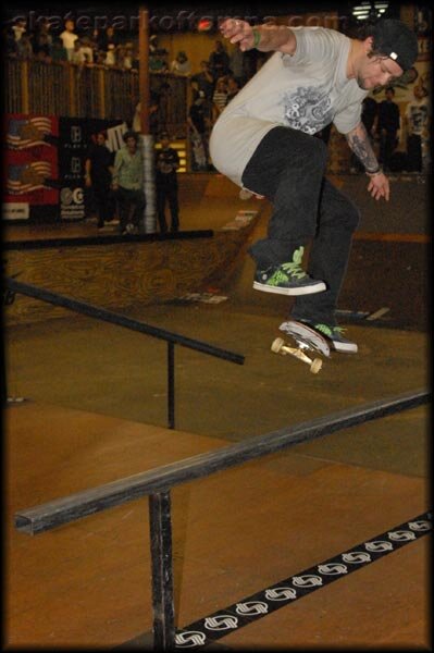 Bam Margera - kickflip frontside boardslide