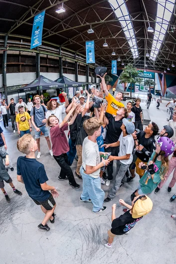 You know we got product to toss for the kids!

<!--damnamnetherlandsday3-->