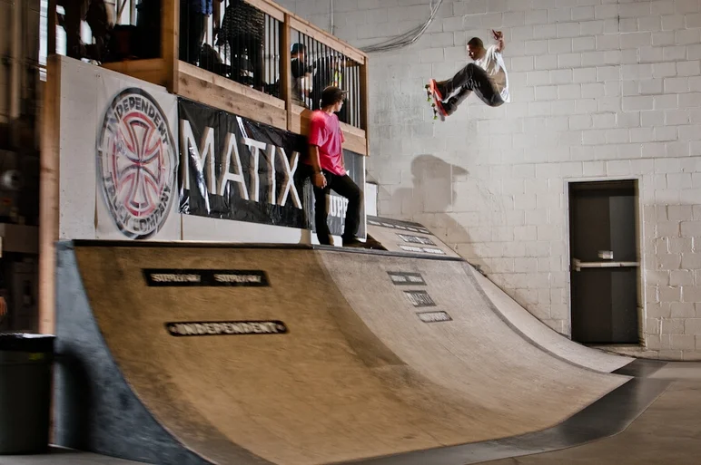<!-- damnamfamilia14saturday -->

Ricky Nunn always goes big.  Huge alley oop 180 from the quarterpipe into the bank.