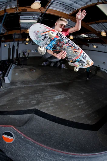 <!--dacm16fri-->

This unknown shredder gets the weekend started with an all board no leg Stalefish.