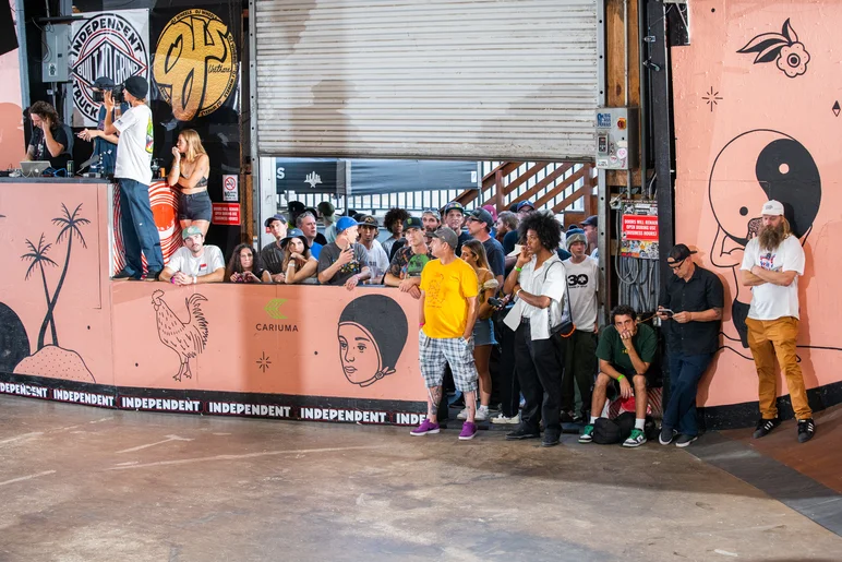 The crowd lines up in anticipation of the Independent Best Trick contest on the center piece

<!--tampapro23besttrick-->