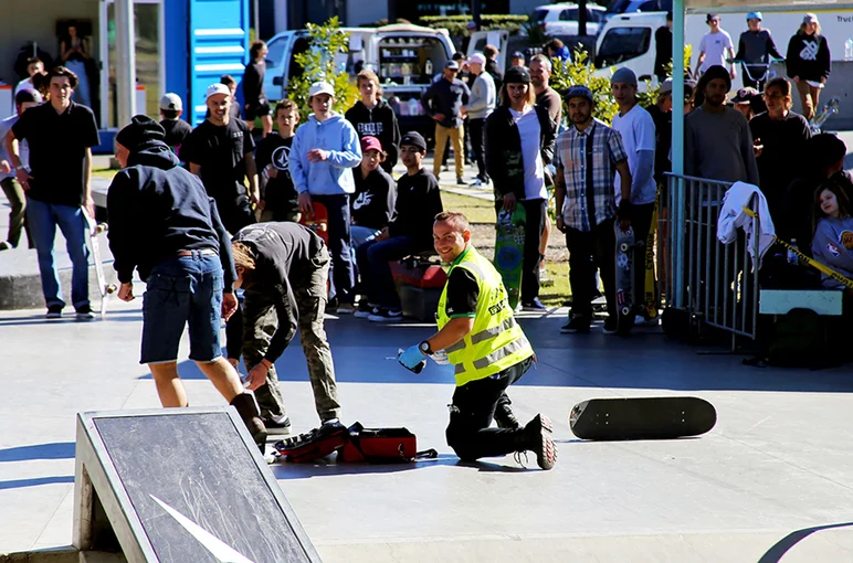 <!--daaus-qual-->

The medic was happy enough to give us a quick smile after yardsailing his kit all over the course.
