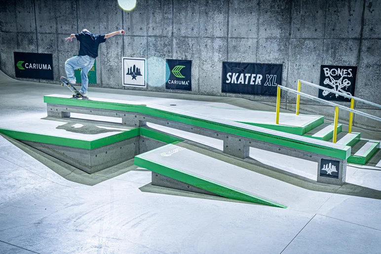 Takumi brings it over to the bump to ledge and rests a back blunt on top.

<!--damnamjapan2023mensqualifiers-->