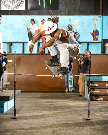 Markus Up and Over without a sweat, taking all the money from these kids, dropping buckets in the bucket hat

<!--curaleaf420-2024-->