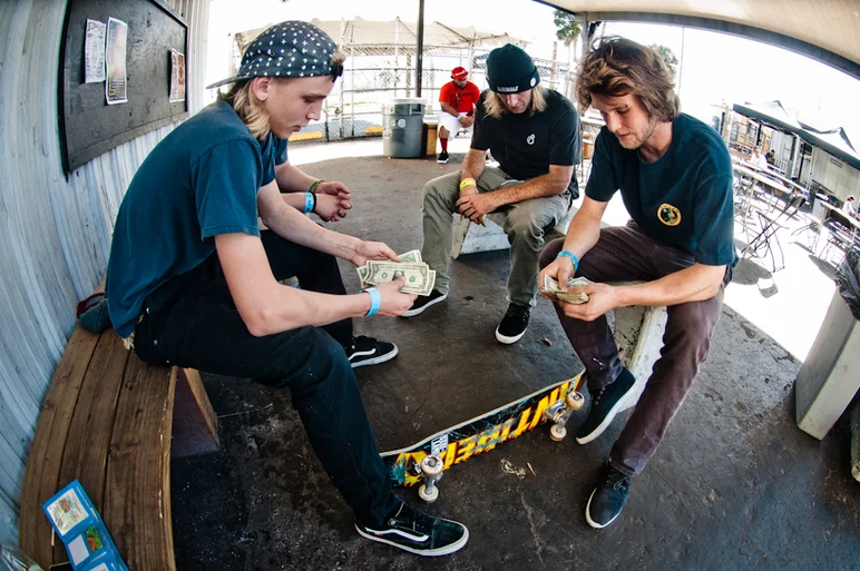 <!--ta14-t-->

Smooth dice game.