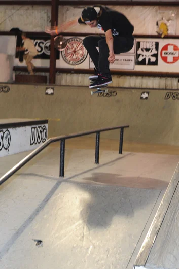 Kanaan Dern with a big jump over the flat bar.<!-- Damn Am Atlanta 2013 Presented by DVS -->