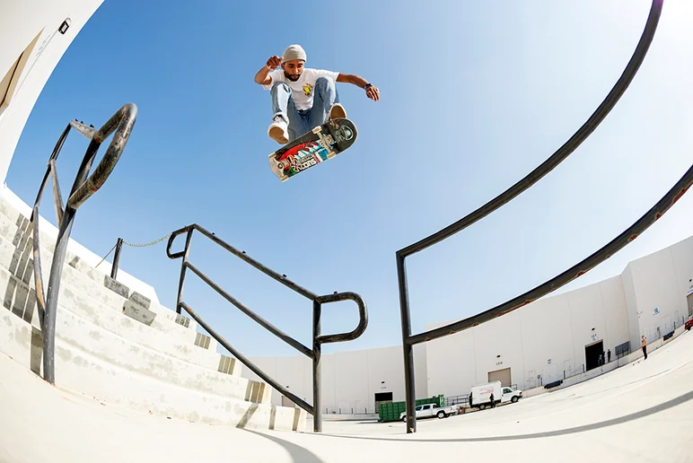 <!--mauriodaoty-->

This one was actually taken right outside ETN studios during Damn Am LA while everyone was just having fun. Hardflip up and over.