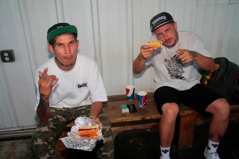 <!--gsd16-->

Robby Kirks and Cash enjoying that food! They held it down all day... they deserve a break.