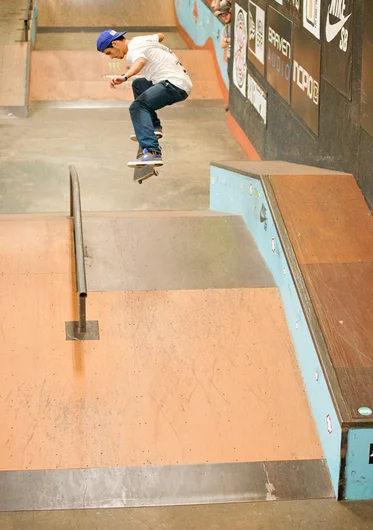 <!--pro16saturday-->

Danny Cerezini - Switch Flip Butters.