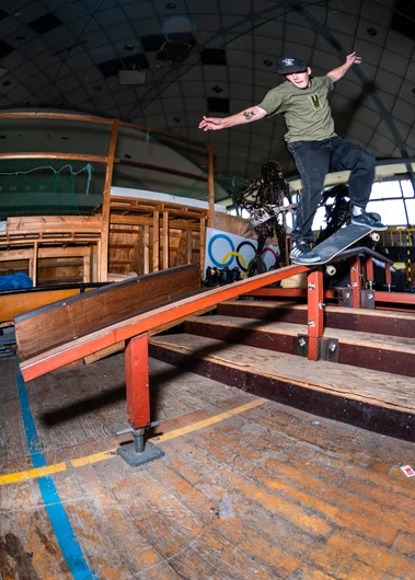 We found all this crazy shit in here. Including a rail that could be raised up and down. Marse back crooked this thing through a layer of rust.
<!--damnamjapan2023practice-->