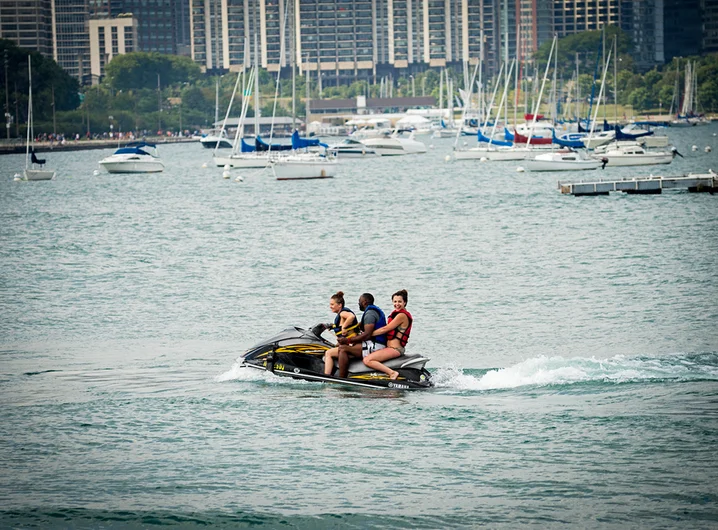 <!--da-chi16-->

Skating is tight and all, but this don’t look too bad either.