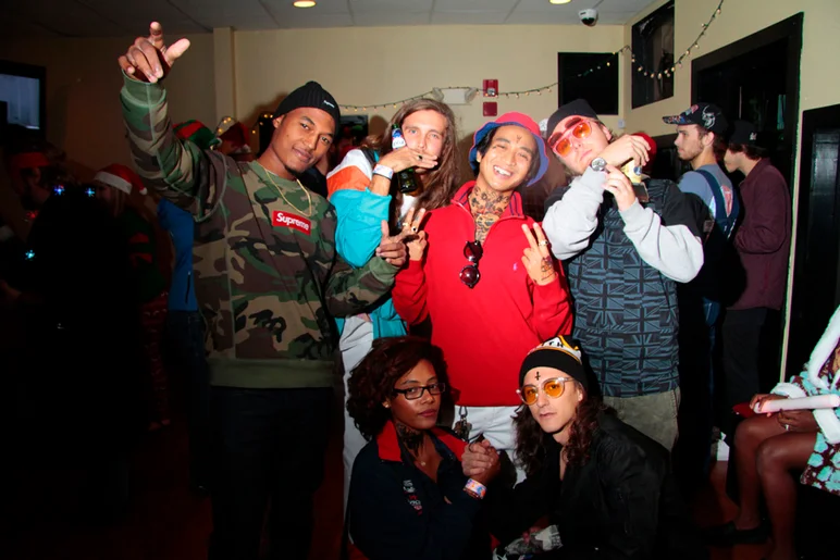 <!--brokexmas15-->

#OFFTHATWET