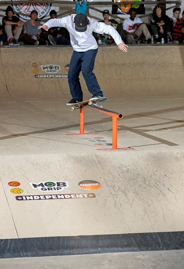 <!--da-atl17-finals-->

Christian Dufrene steady posted on a Benatar Grind.