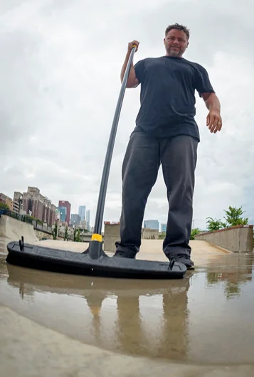 <!--da-chicago16-fri-->

Bob says to himself: How’m I gonna clean up this piece of shit?