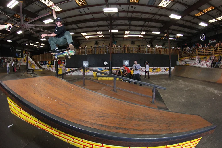 <!--gsd18-->

Sly Sullivan : Kickflip Front 50-50
