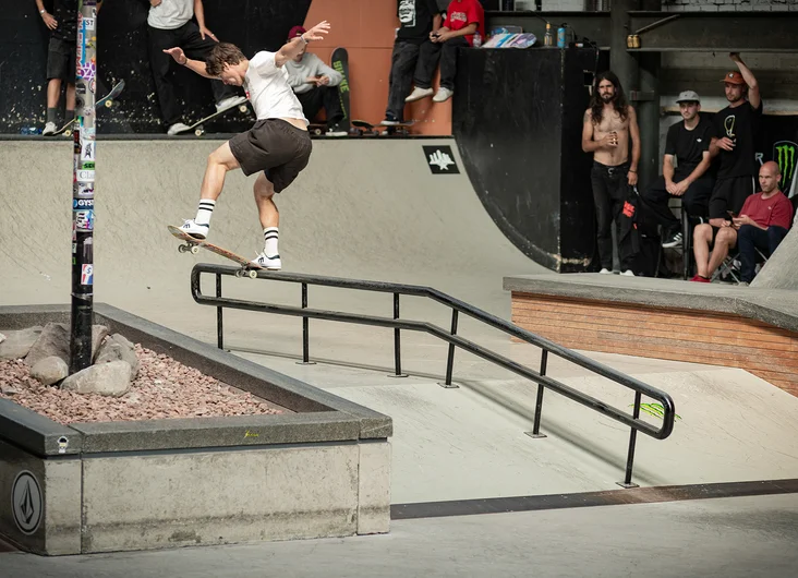 Remco Erkeland keeps it lean ‘n’ mean with a Frontside Noseblunt Slide.

<!--damnambreda22finalsphotos-->