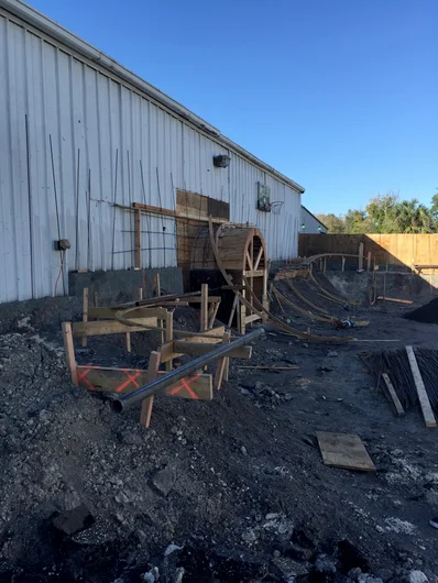 <!--concourse-->
Here’s the opposite side of the door gap. To the right of the edge of this photo will be a Jersey gap.
