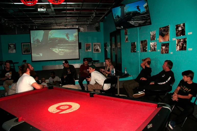 <!--eotmapr16-->
Everyone piled into the snacker where the winner was going to be announced. 