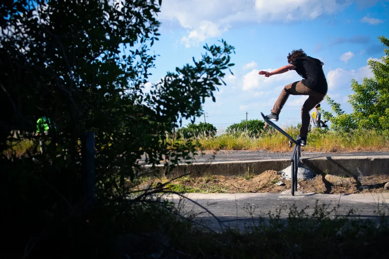 <!-- ffn_PB_nov13 -->
We headed over to a DIY spot where we met up with Mat Call. Davin busted out a front blunt down the rail before Mat showed up.