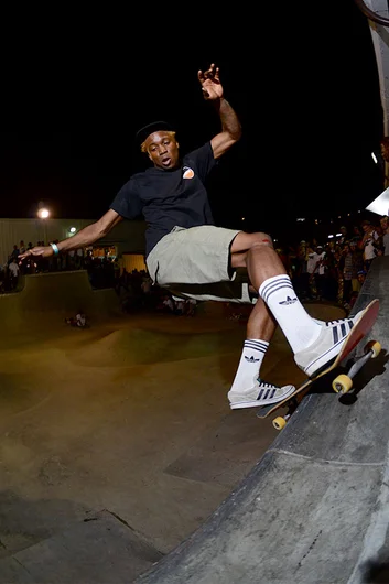 <!--AM15-SATNIGHT-->
I didn't catch this dude's name but word on the street is that he skates tranny goofy and street regular.
