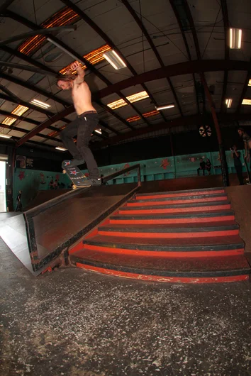 <!--zero-demo20-->

Dane dancing on the rail. FS 180 Switch Krook.