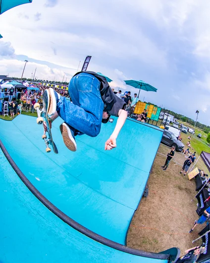 Back Boneless shot from Peter's backside

<!--floridagrovesfest23-->