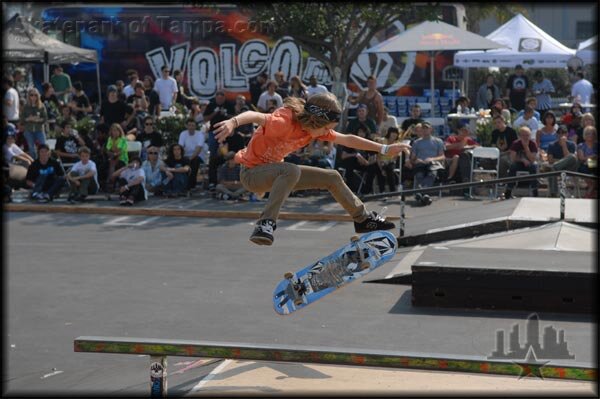 Axel Cruysberghs – 360 flip over the hip