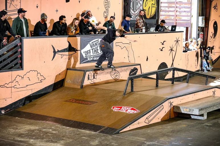 Judges lean over to make sure that Noah Nagaro's back tail is DIALED

<!--cotcfinals2024-->