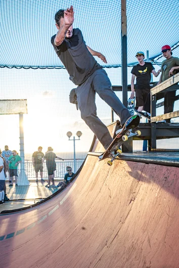 Love the lighting on this 5-0 fakie. Also Strubing looks like he is doing some sort of Tai Chi

<!--floggingmollycruise23-->