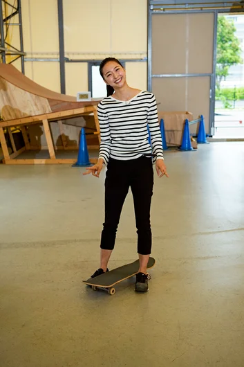 <!--daja18-day1-->

The news lady is sold on this latest craze call skateboarding and wants in!

